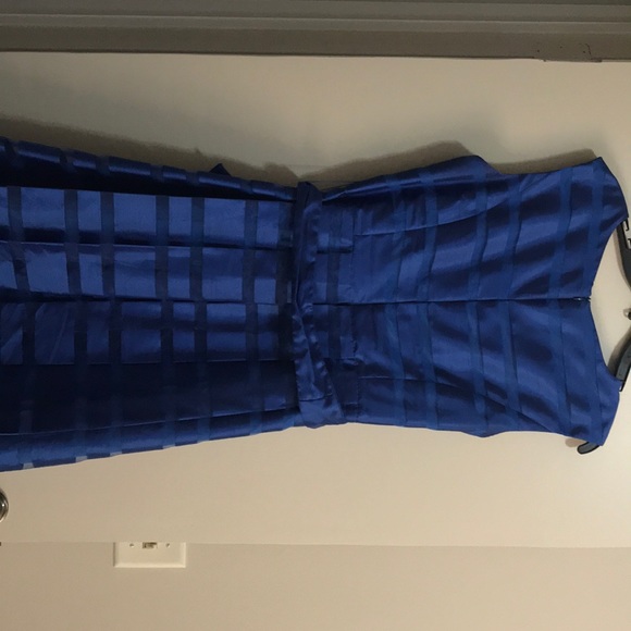 Dress - Picture 6 of 7